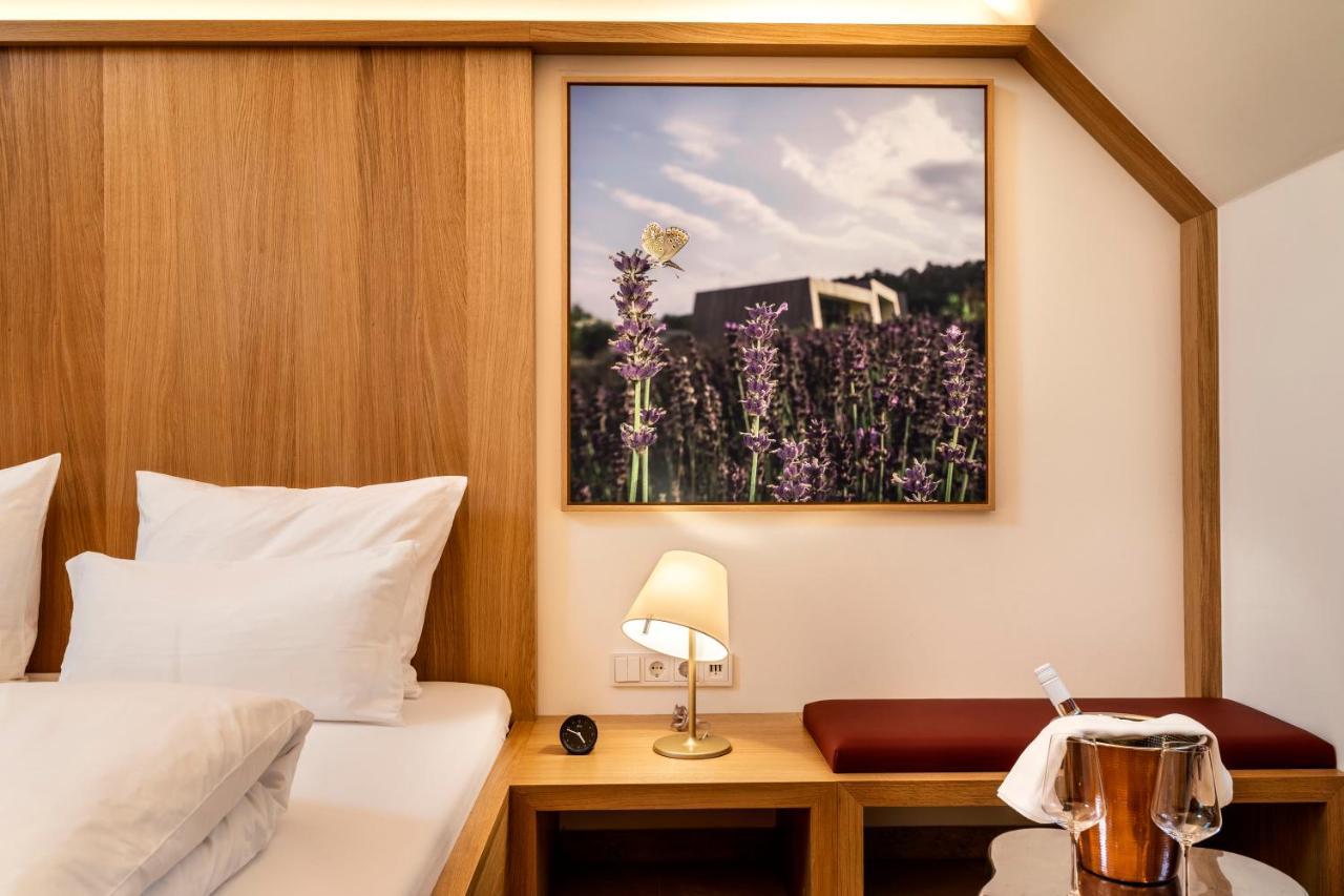 Flora Auf Gut Guntrams Hotel Schwarzau am Steinfelde Kültér fotó